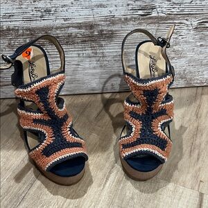 Lucky Brand crochet Wedge